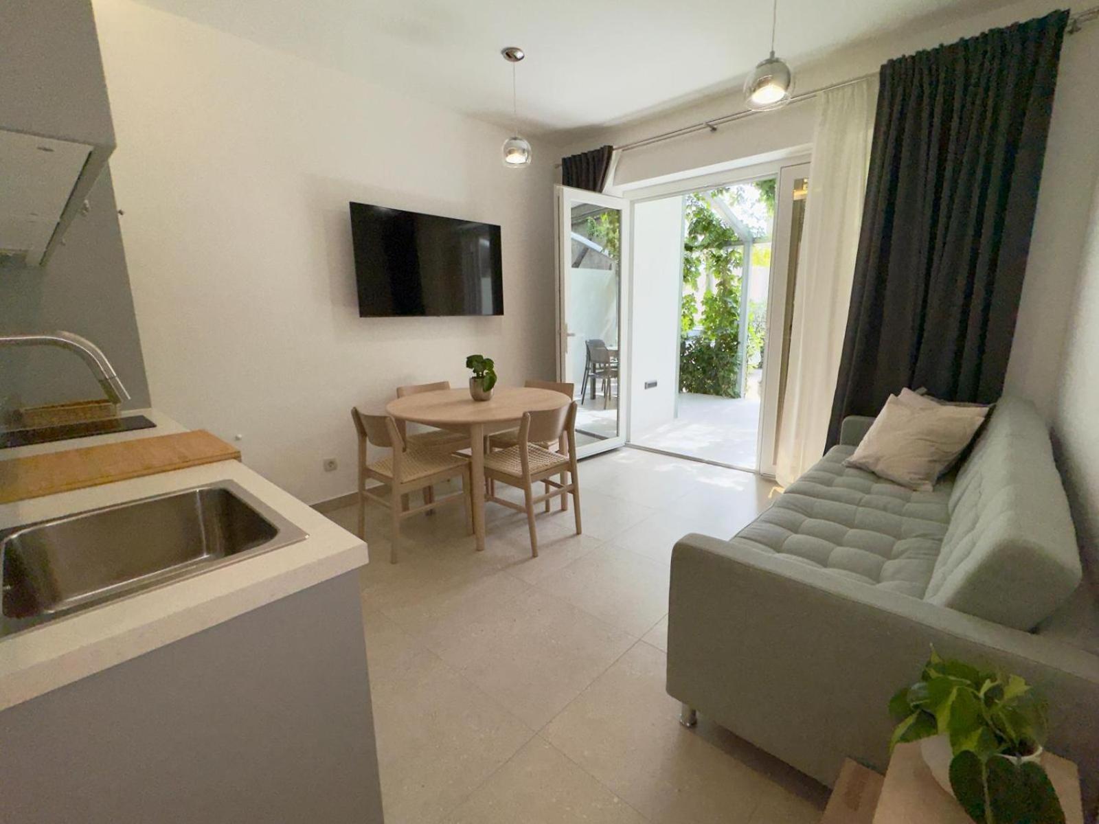 17 Pines Premium Apartment